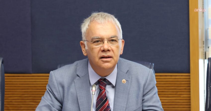 Kayıhan Pala’dan hekim, diş hekimi, veteriner hekim ve eczacılara “yeşil pasaport” teklifi YENİ Parti Bursa Milletvekili Kayıhan Pala, tabip, diş hekimi, veteriner