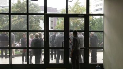 Siyasi parti temsilcileri, kayyım atanan Halk TV'nin Ankara Temsilciliği'ne dayanışma