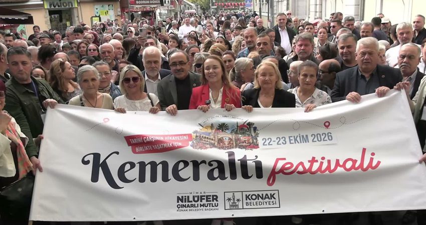 Kemeraltı Festivali kortej yürüyüşüyle başladı Konak Belediyesi öncülüğünde, tarihi Kemeraltı Çarşısı’nın kültürel mirasını ve geçmişini