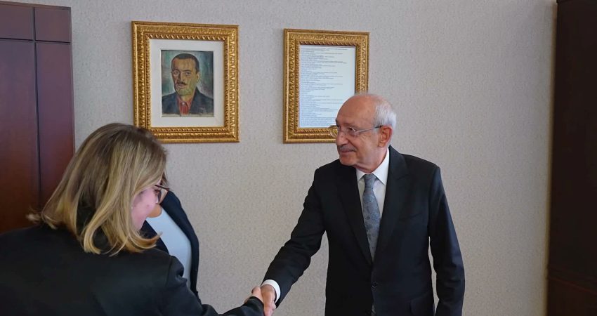 Kılıçdaroğlu, AB Türkiye Delegasyonu Başkanı Orav’ı kabul etti CHP Genel Başkanı Kemal Kılıçdaroğlu, Avrupa Birliği (AB) Türkiye Delegasyonu