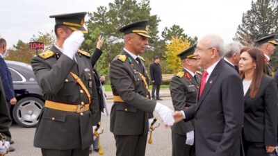 Kılıçdaroğlu ve Bahçeli Anıtkabir’de uzun süre sohbet etti CHP Genel Başkanı Kemal Kılıçdaroğlu ile MHP Genel Başkanı Devlet