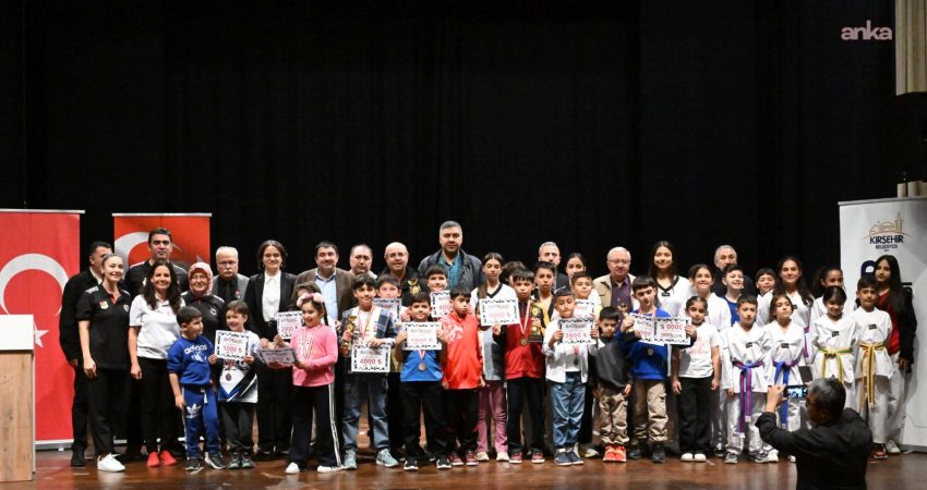 Kırşehir Belediyesi’nin Cumhuriyet Bayramı haftası kapsamında düzenlediği satranç turnuvası ve