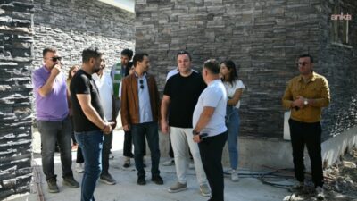 Kuşadası Belediye Başkan Vekili Tahsin Demirtaş, Kirazlı Mahallesi'ne yaptığı ziyarette,