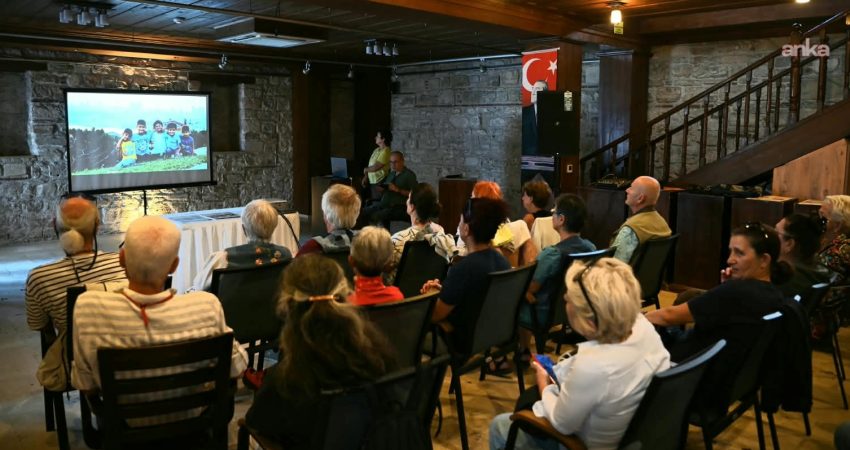 Kuşadası’nda fotoğrafın 200 yıllık serüveni ele alındı Kuşadası Belediyesi İbramaki Sanat Galerisi, “6 Göz, 6 Farklı Dünya,