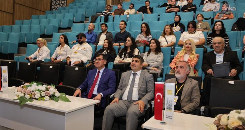 Kütahya Design Week 2026 kapsamında düzenlenen "Gastroarkeoloji" söyleşisinde, gastronomi ile