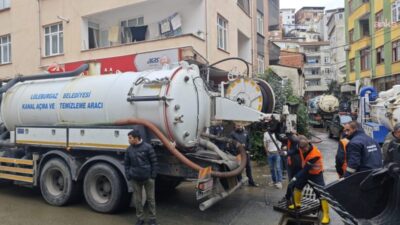 Lüleburgaz Belediyesi, İstanbul’da etkili olan şiddetli yağışların ardından Sarıyer’de yürütülen