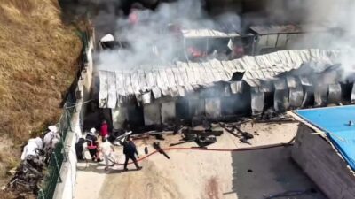 Malatya’nın Yeşilyurt ilçesinde bir şantiyede çıkan yangında işçilerin barındığı yaklaşık