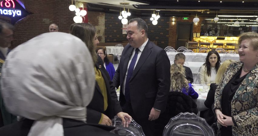 Manisa Büyükşehir Belediye Başkanı Besim Dutlulu, kentte görev yapan kadın