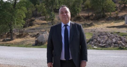 Manisa Büyükşehir Belediye Başkanı Dutlulu: “Kentin her noktasında yol çalışmalarımız devam edecek” Manisa Büyükşehir Belediye Başkanı Besim Dutlulu, Demirci’de 12 mahalleyi birbirine
