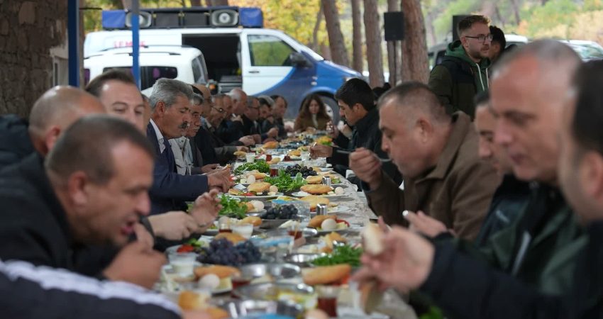 Manisa Büyükşehir Belediye Başkanı Besim Dutlulu, Yunusemre ilçesinin Sakallı Mahallesi’nde