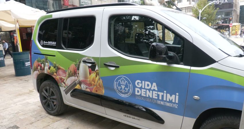 Manisa Büyükşehir Belediyesi, "Dünya Gıda Günü" dolayısıyla kent merkezinde vatandaşlara
