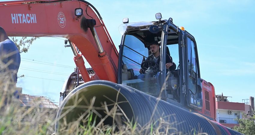 Manisa Büyükşehir Belediyesi’nden Sarıgöl’de taşkın riskine karşı bin 200 metrelik yağmur suyu hattı Manisa Büyükşehir Belediyesi, Sarıgöl ilçesinin Ayan Mahallesi'nde yağışlar nedeniyle meydana