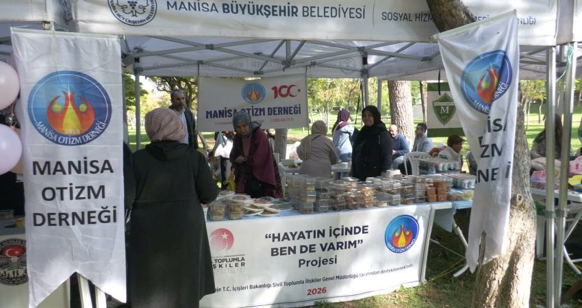 Manisa Büyükşehir Belediyesi ev sahipliğinde düzenlenen "Umut Vagonu Festivali" çocuklara