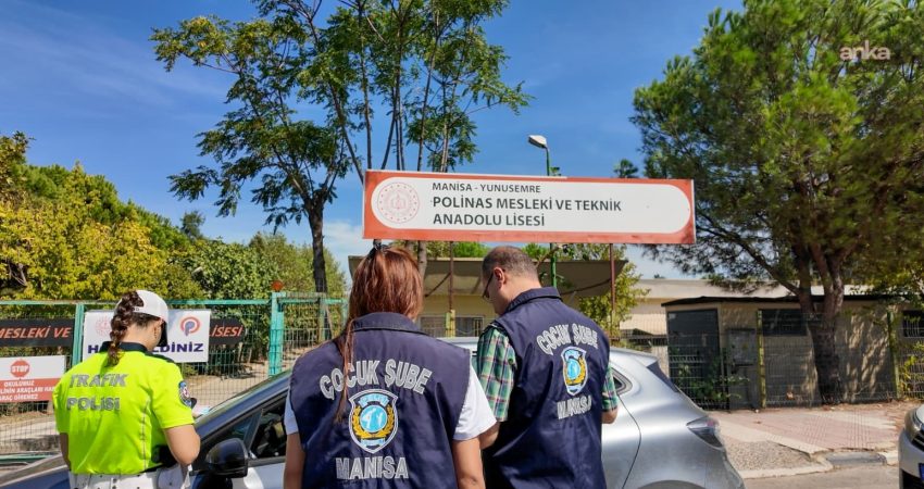 Manisa’da okul güvenliği için 8 bine yakın personel sahada Manisa’da öğrencilerin güvenliği için okul ve çevrelerinde gerçekleştirilen 3 bin