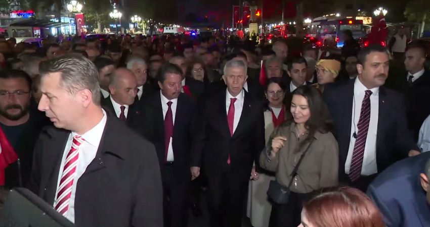 Mansur Yavaş: “Ankara için son güne kadar çalışmaya devam edeceğiz” Ankara Büyükşehir Belediye Başkanı Mansur Yavaş, "Biz işimize bakıyoruz. Ankara
