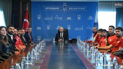 Ankara Büyükşehir Belediye Başkanı Mansur Yavaş, yağlı güreşte önemli dereceler