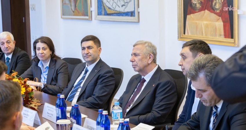 Ankara Büyükşehir Belediye Başkanı Mansur Yavaş, "Kardeş başkentimiz Bükreş’teyiz. Bükreş Belediye