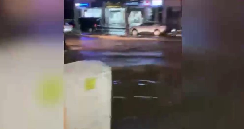 Mardin’de sağanak yağış etkili oldu Mardin'de etkili olan gök gürültülü sağanak yağış, özellikle Kızıltepe ve