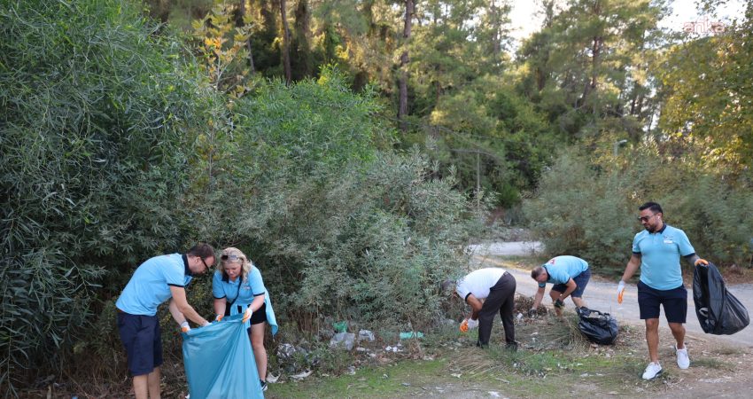 Marmaris Belediyesi, Çamlı Mahallesi sahilinde çevre temizliği gerçekleştirdi. Gelecek nesillere daha