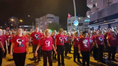 Marmaris'te 29 Ekim Cumhuriyet Bayramı, "Cumhuriyet Sofrası", fener alayı ve
