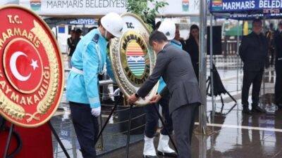Marmaris’te 29 Ekim Cumhuriyet Bayramı kutlamaları, Atatürk Anıtı’na çelenk sunulmasıyla