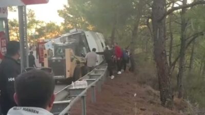 Muğla’nın Marmaris ilçesinde otel çalışanlarını taşıyan servis otobüsü kontrolden çıkarak