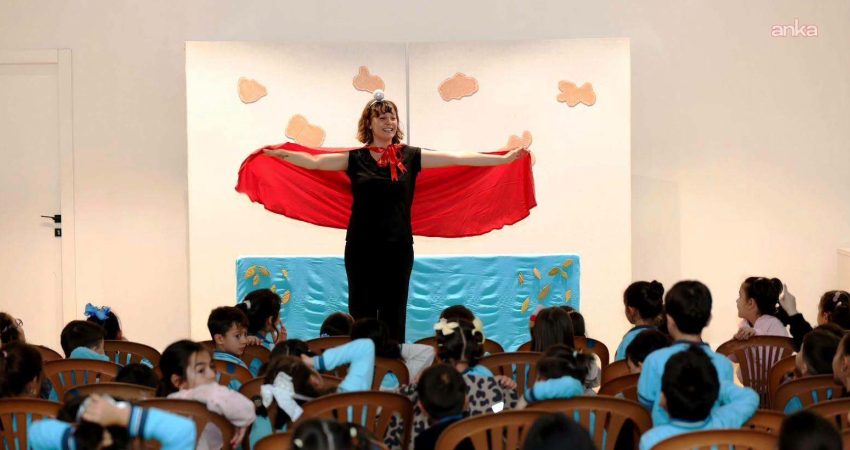 Merkezefendi Kent Tiyatrosu’nun “Roni’nin Zamanı” adlı kukla gösterisi, Yüzüncü Yıl