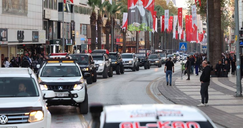 Merkezefendi’de “off-road” heyecanı kortej geçişi ile başladı Merkezefendi Belediyesi’nin 23-25 Ekim 2026 tarihlerinde ev sahipliği yapacağı Türkiye