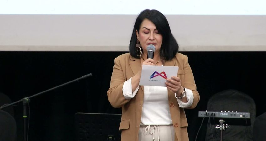 Mersin Büyükşehir Belediye Başkan Vekili Genç, kadın üreticilerle bir araya geldi Mersin Büyükşehir Belediye Başkan Vekili Gülşah Yıldırım Genç, "Kadının Eli,