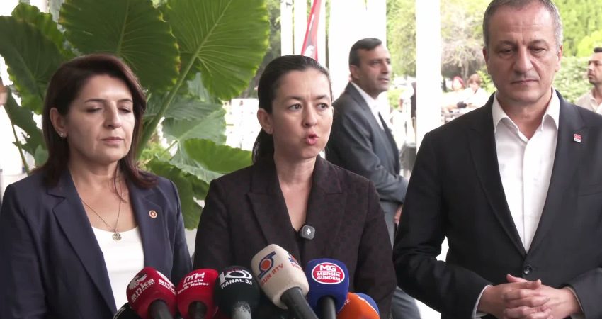 Mersin Büyükşehir Belediye Başkanı Vahap Seçer'in tutuklanması ardından Mersin Büyükşehir