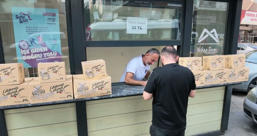 Mersin Büyükşehir Belediyesi’nden çölyak hastalarına glütensiz ürün desteği Mersin Büyükşehir Belediyesi, çölyak hastalarına 2021 yılından bu yana düzenli