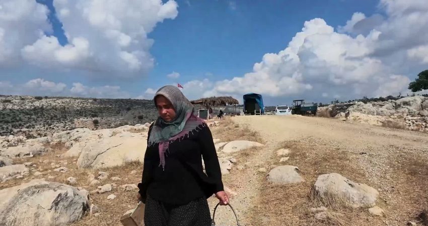 Mersin Büyükşehir Belediyesi’nden kırsaldaki üreticilere: “Güneş Paneli Desteği” Mersin Büyükşehir Belediyesi, elektrik altyapısının sınırlı olduğu kırsal alanlarda faaliyet
