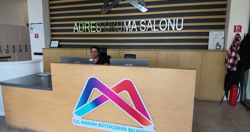 Mersin Büyükşehir Belediyesi, kent genelinde hizmet veren 17 okuma salonuyla