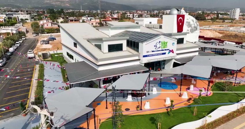 Mersin’de robotik kodlama eğitimi alan öğrencilerden bölgesel yarışmada iki derece Mersin Büyükşehir Belediyesi Mercan 100. Yıl İklim ve Çevre Bilim