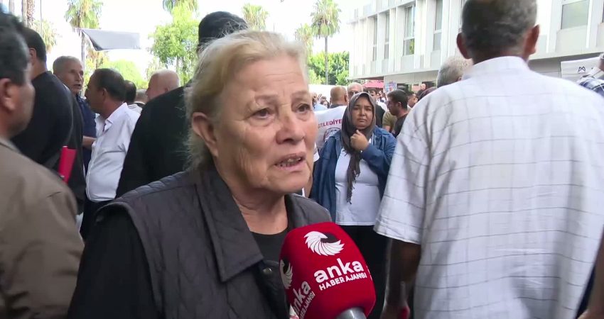Mersin Büyükşehir Belediye Başkanı Vahap Seçer’in gözaltına alınmasına tepki gösteren