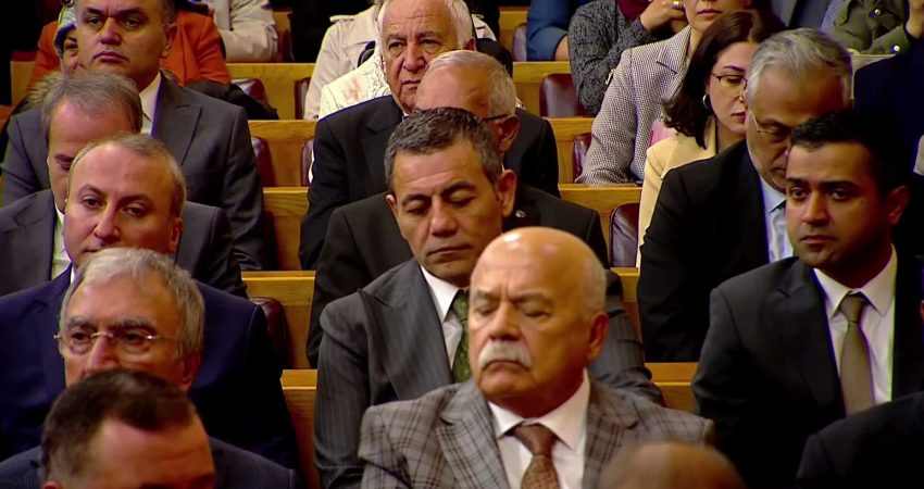 MHP Grup Toplantısı… Bahçeli: “Erdoğan’ın bir daha aday olabilmesi için TBMM’nin uygun zamanda ve azami mutabakatla ‘seçimlerin yenilenmesi’ kararı almalıdır” MHP Genel Başkanı Devlet Bahçeli, "Cumhurbaşkanı Sayın Recep Tayyip Erdoğan’ın