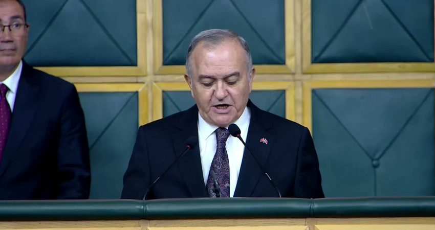 MHP Grup Toplantısı… Bahçeli: “Siyasi ikballeri için kendisine oturacak masa arayanlar, milliyetçiliğin mukaddesatını ise oturdukları masalarda meze yapanlar; siz neyin ve nerenin milliyetçisisiniz?” MHP Genel Başkanı Devlet Bahçeli, "Türk gençliğinin milli hassasiyetlerini tenha