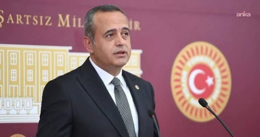 DEVA Partisi Gaziantep Milletvekili Ertuğrul Kaya, görüş ayrılıkları nedeniyle partisinden