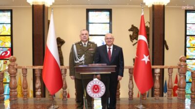 Milli Savunma Bakanı Yaşar Güler, Genelkurmay Başkanı Orgeneral Selçuk Bayraktaroğlu’nun