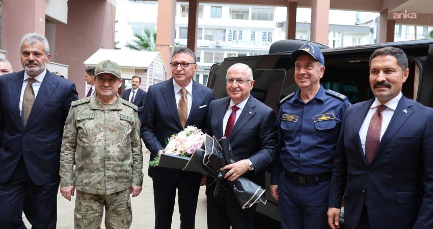 Milli Savunma Bakanı Yaşar Güler, İskenderun’da ziyaretlerde bulundu Milli Savunma Bakanı Yaşar Güler, 2’nci Amfibi Deniz Piyade Tugay