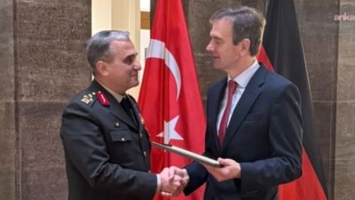 MSB, Bakanlık heyetinin Almanya Federal Savunma Bakanlığı yetkilileriyle görüştüğünü bildirdi.