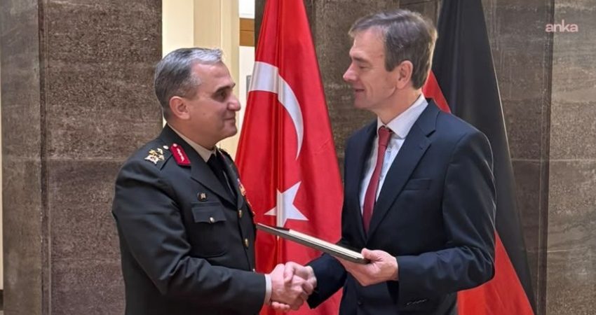 MSB, Bakanlık heyetinin Almanya Federal Savunma Bakanlığı yetkilileriyle görüştüğünü bildirdi.