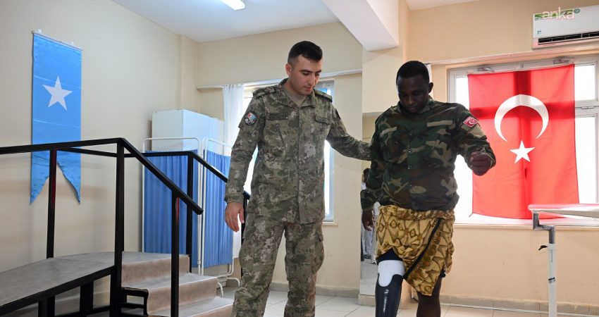 MSB’den Somalili 5 gaziye protez bacak desteği Milli Savunma Bakanlığı, Somali Türk Görev Kuvveti Komutanlığı aracılığıyla Somali