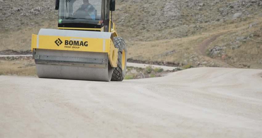 Muğla Büyükşehir Belediyesi, Seydikemer’de Girdev Yaylası ve Erendağ yollarında toplam