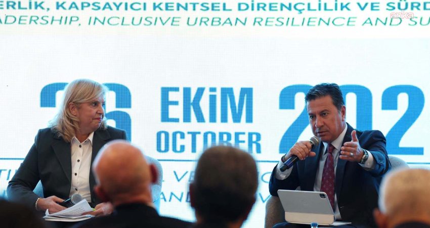 Muğla’da başlayan iklim diyaloğu Gaziantep’te devam etti Muğla Büyükşehir Belediye Başkanı Ahmet Aras, Gaziantep'te düzenlenen "COP31'e Doğru:
