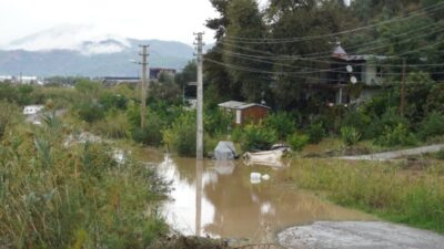 Muğla’da etkili olan şiddetli sağanak nedeniyle 112 Acil Çağrı Merkezi’ne