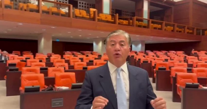 YENİ Parti Grup Başkanvekili Murat Emir, TBMM Genel Kurulu'nda birleşimin kapanmasına