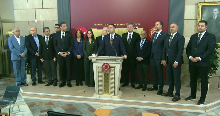 Eski Başbakan Yardımcısı Murat Karayalçın, "Anayasa'mızın, yasalarımızın, alınan kararların, koyulan