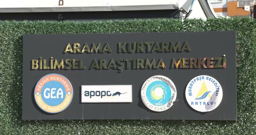 Muratpaşa Belediye Başkanı Ümit Uysal, arama kurtarma çalışmalarında kullanılmak üzere