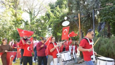 Muratpaşa Belediyesi Adalya Vakfı Engelsiz Kafe’nin özel gereksinimli bireyleri, Cumhuriyet